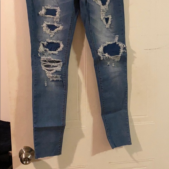Jeans with patched holes - Picture 2 of 2
